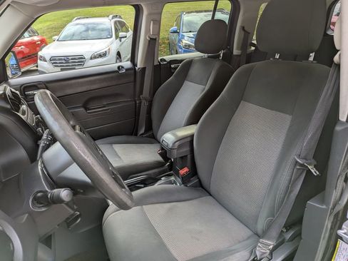 Used 2017 Jeep Patriot Sport image 9