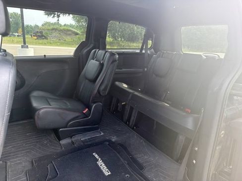 Used 2017 Dodge Grand Caravan GT FWD image 9