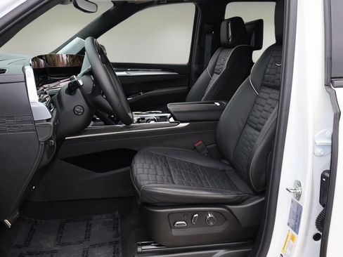 Used 2025 Cadillac Escalade V w/ LPO, ONYX Package image 9