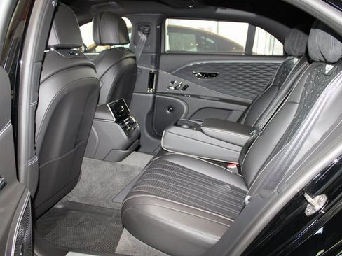 Used 2022 Bentley Flying Spur V8 image 12