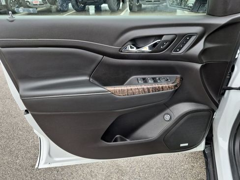 Used 2022 GMC Acadia Denali w/ Denali Ultimate Package FWD image 19