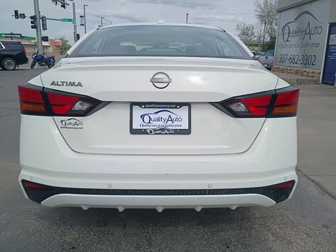 Used 2025 Nissan Altima 2.5 SV FWD image 7