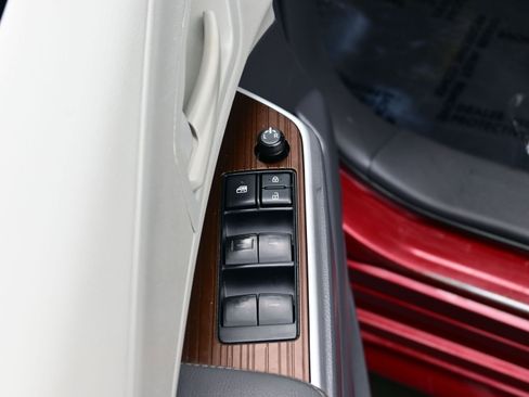 Used 2021 Toyota Sienna LE image 10