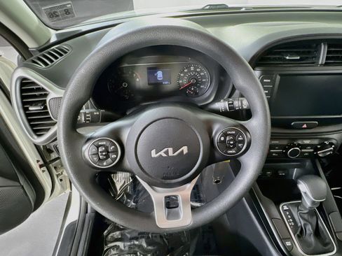 Used 2022 Kia Soul LX w/ Technology Package FWD image 11