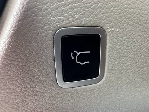 Used 2017 Chrysler Pacifica Touring-L FWD image 39