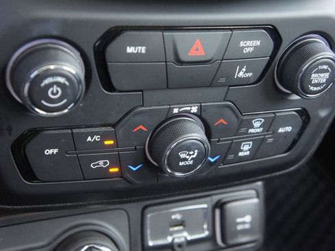 Used 2023 Jeep Renegade Trailhawk image 21