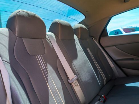 Used 2023 Hyundai Elantra SEL w/ Convenience Package image 7