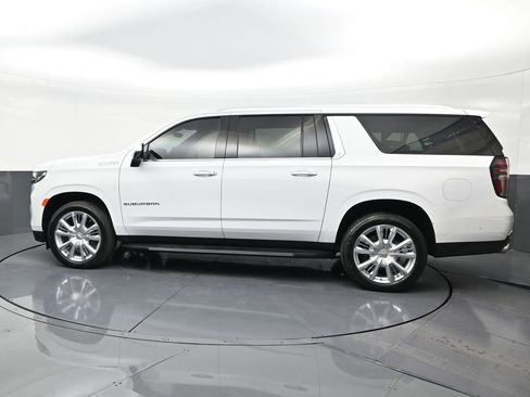 Used 2024 Chevrolet Suburban High Country w/ Advanced Technology Package RWD image 2