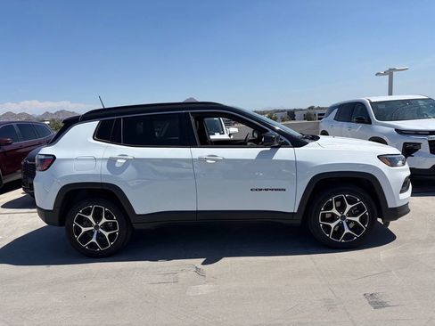 Used 2025 Jeep Compass Limited AWD/4WD image 3
