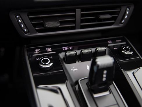 Certified 2025 Porsche 911 Carrera image 15