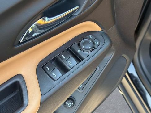Used 2018 Chevrolet Equinox Premier FWD image 18