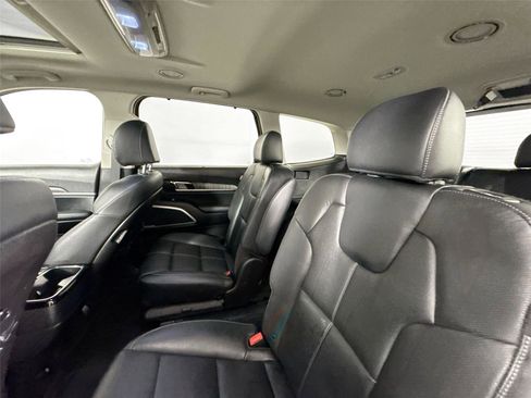 Used 2024 Kia Telluride EX w/ EX Captain's Chair Package AWD/4WD image 31