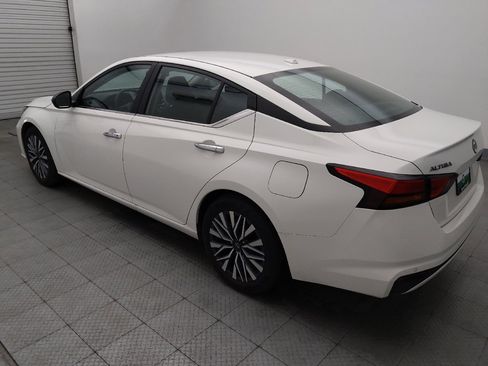 Used 2025 Nissan Altima 2.5 SV FWD image 3