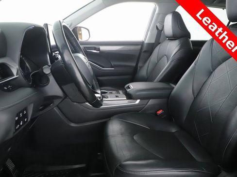 Used 2022 Toyota Highlander Platinum image 16