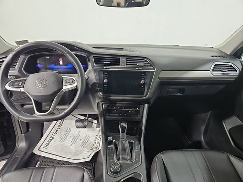 Certified 2024 Volkswagen Tiguan SE w/ Panoramic Sunroof Package image 15