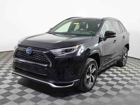 Used 2021 Toyota RAV4 SE image 1