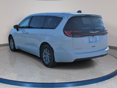 New 2026 Chrysler Pacifica Select FWD image 7