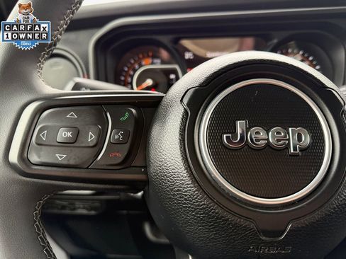 Used 2025 Jeep Wrangler Unlimited Rubicon image 25