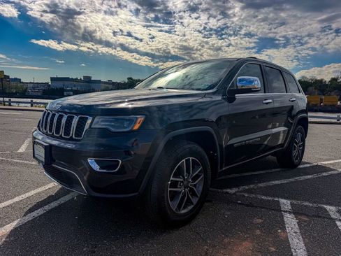 Used 2019 Jeep Grand Cherokee Limited w/ Luxury Group II image 3