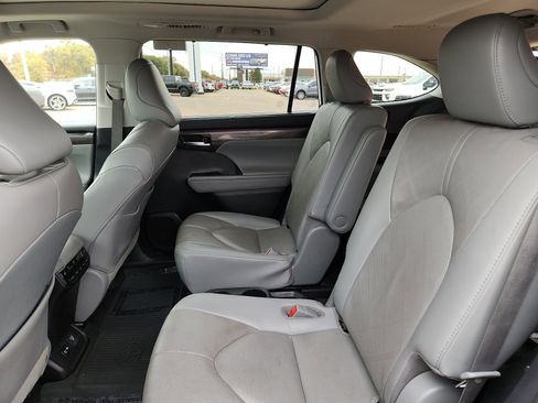 Used 2020 Toyota Highlander Limited Platinum image 9