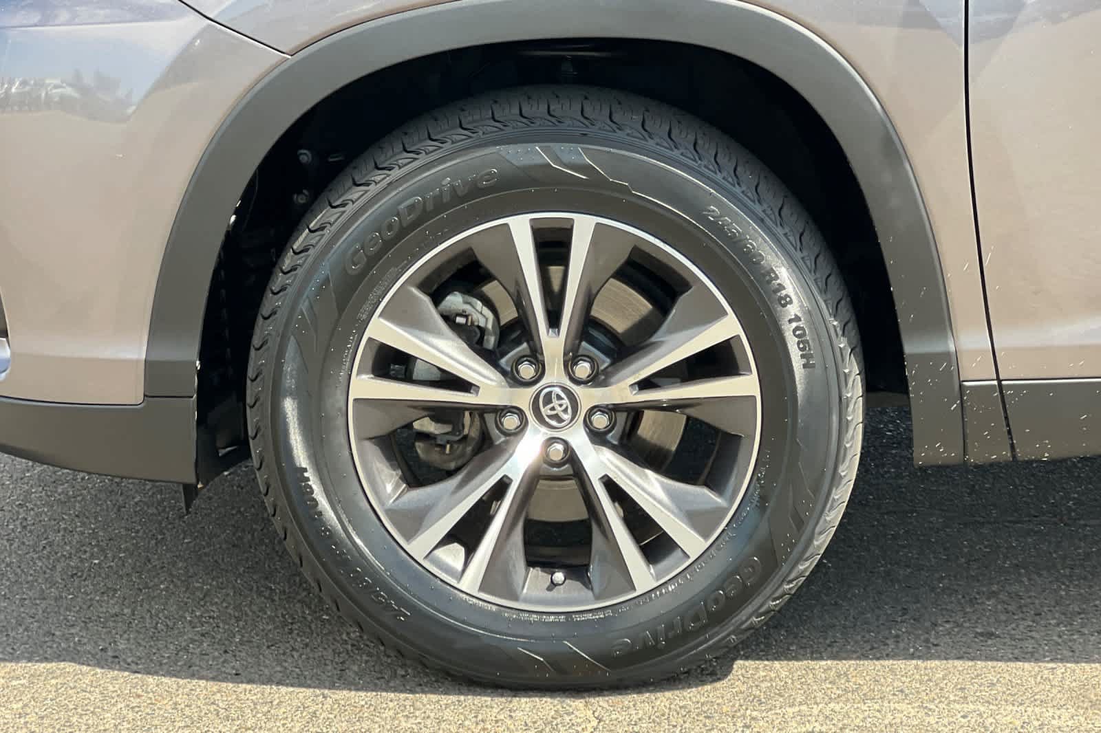 Certified 2019 Toyota Highlander Plus FWD image 31