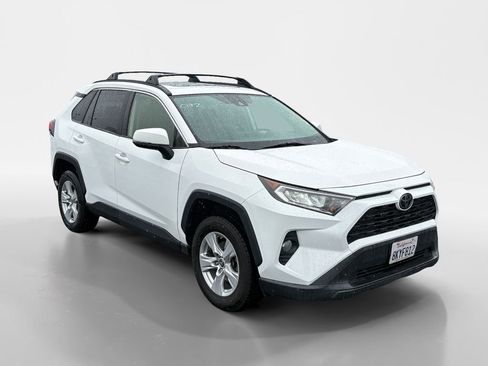 Used 2019 Toyota RAV4 XLE w/ Carpet Mat Package FWD image 8