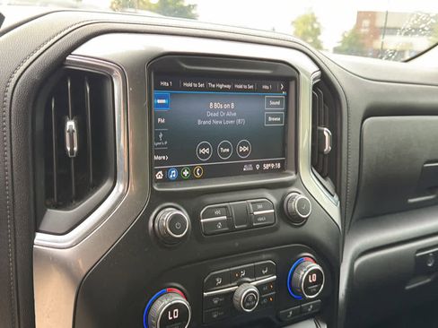 Used 2021 Chevrolet Silverado 1500 LT Trail Boss image 15