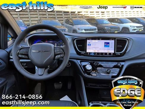 New 2026 Chrysler Pacifica Limited w/ Uconnect Theater Family Group AWD/4WD image 4