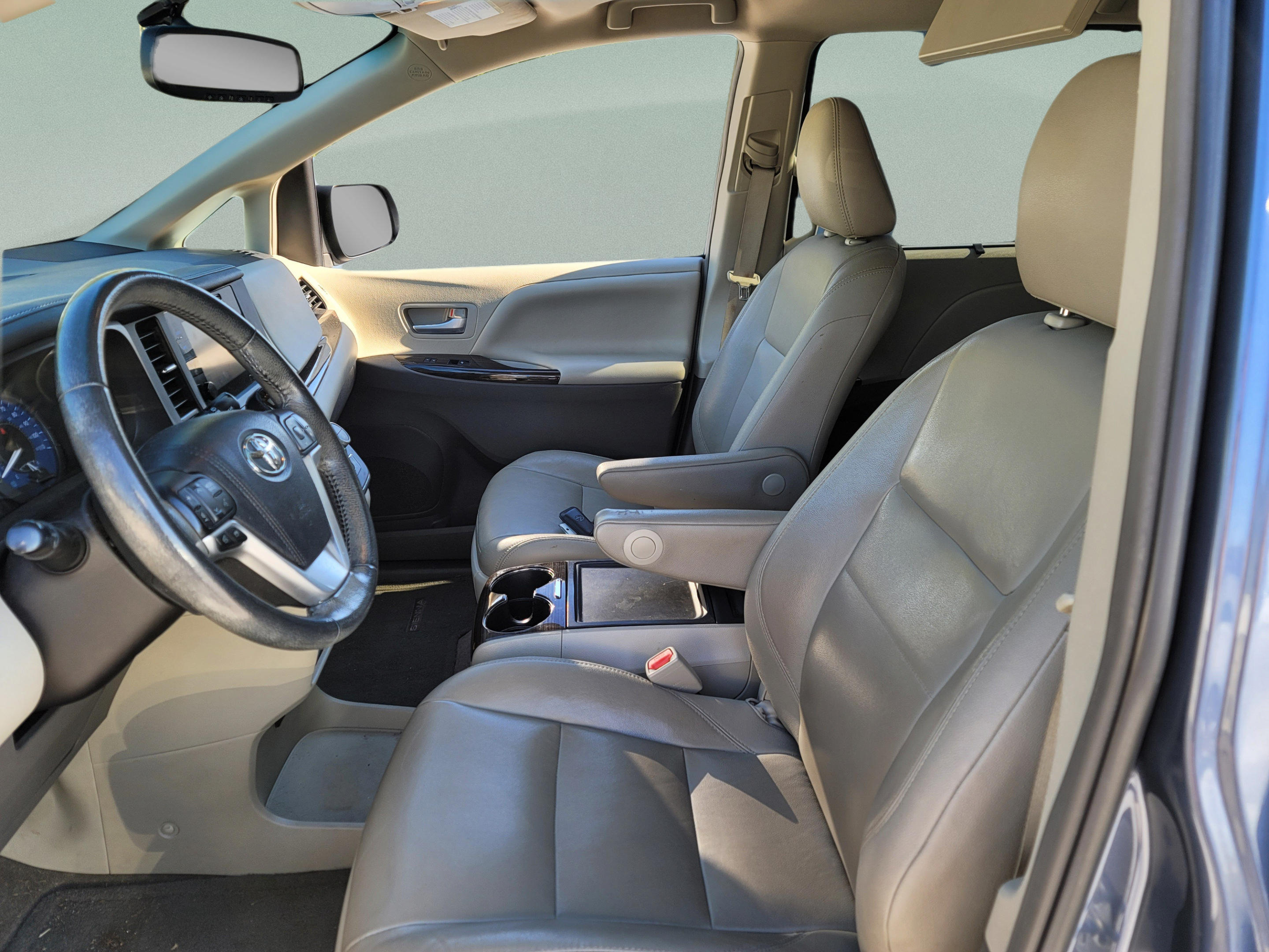 Used 2017 Toyota Sienna XLE FWD image 9