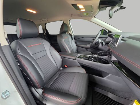 New 2026 Nissan Rogue SV AWD/4WD image 19