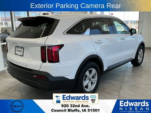 Used 2022 Kia Sorento LX FWD image 8