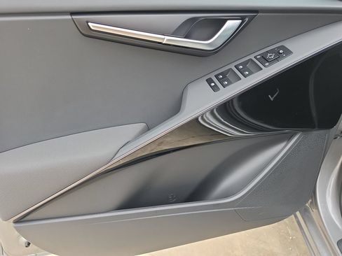 New 2026 Kia Niro EX FWD image 17