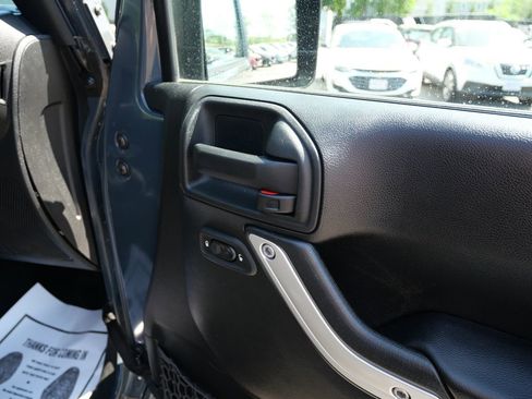 Used 2016 Jeep Wrangler Sahara w/ Connectivity Group AWD/4WD image 23