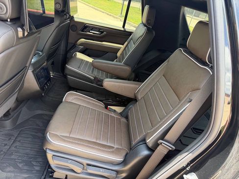Used 2026 GMC Yukon Denali Ultimate w/ LPO, Floor Liner Package AWD/4WD image 25