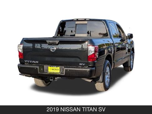 Used 2019 Nissan Titan SV w/ SV Convenience Package RWD image 8