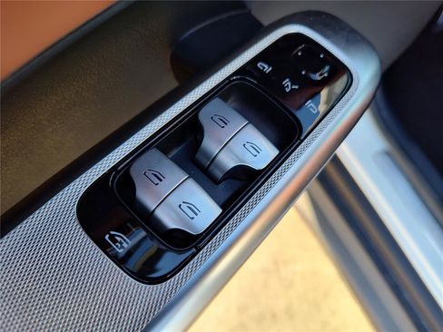 New 2025 Mercedes-Benz GLC 300 4MATIC image 16