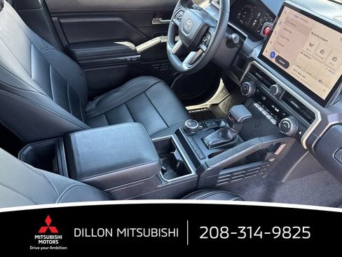 Used 2025 Toyota Tacoma TRD Sport AWD/4WD image 15