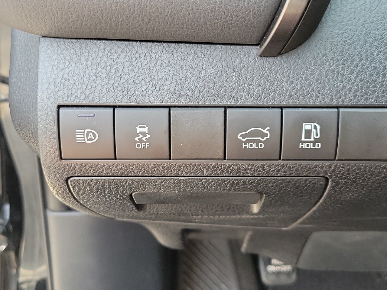 Used 2022 Toyota Camry LE FWD image 30
