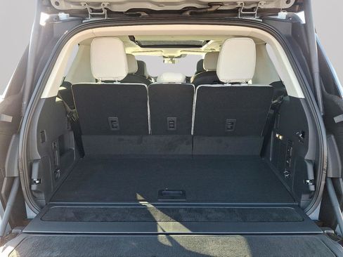 New 2025 Lincoln Navigator Reserve image 8