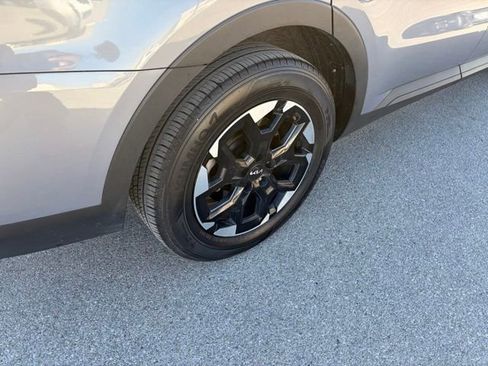 Used 2024 Kia Sorento S image 23