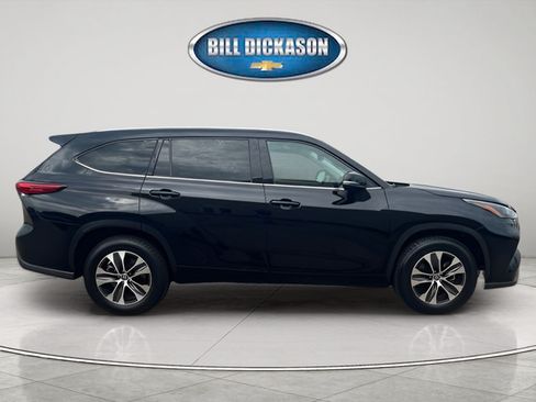 Used 2021 Toyota Highlander XLE FWD image 11
