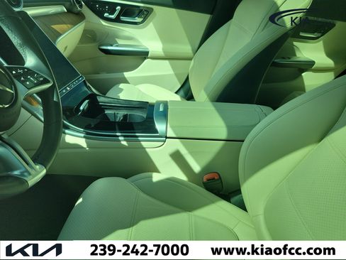 Used 2024 Mercedes-Benz C 300 Sedan image 9