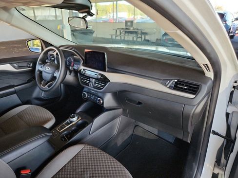 Used 2022 Ford Escape SE image 25