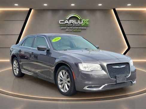 Used 2018 Chrysler 300 Touring L AWD/4WD image 1