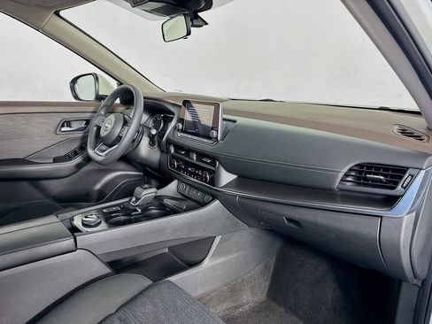 Used 2023 Nissan Rogue SV image 30