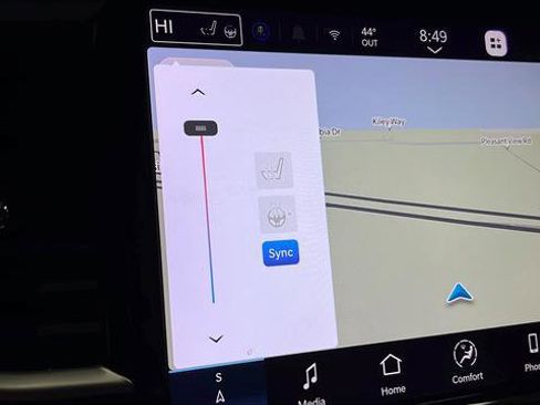 Used 2024 Chrysler Pacifica Select image 35