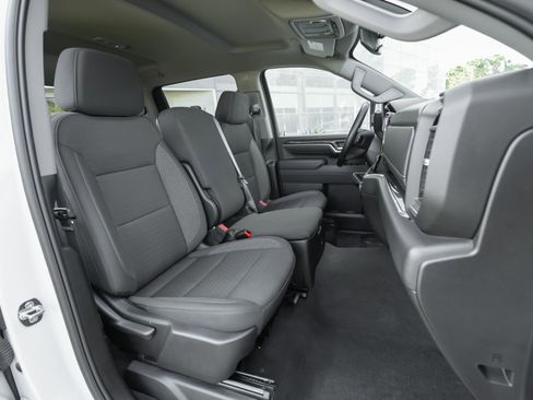 Used 2025 Chevrolet Silverado 2500 LT w/ Convenience Package image 40