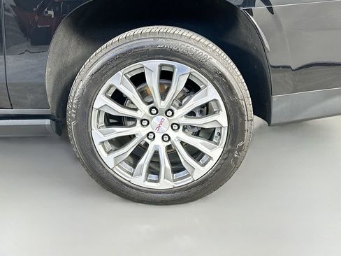 Used 2022 GMC Yukon XL Denali w/ Denali Premium Package AWD/4WD image 33