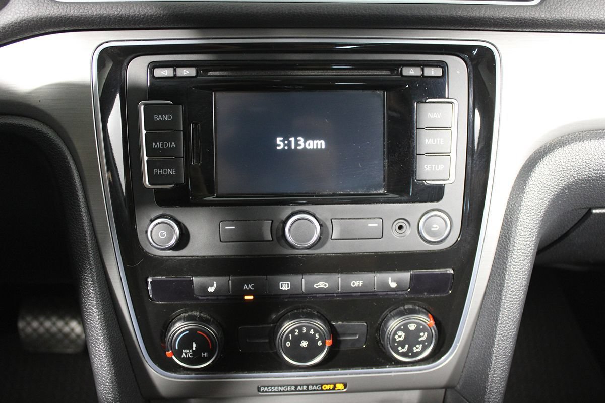 Used 2015 Volkswagen Passat 1.8T SE FWD image 13