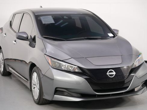 Used 2025 Nissan Leaf S image 46